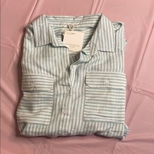 Beach lunch lounge button down